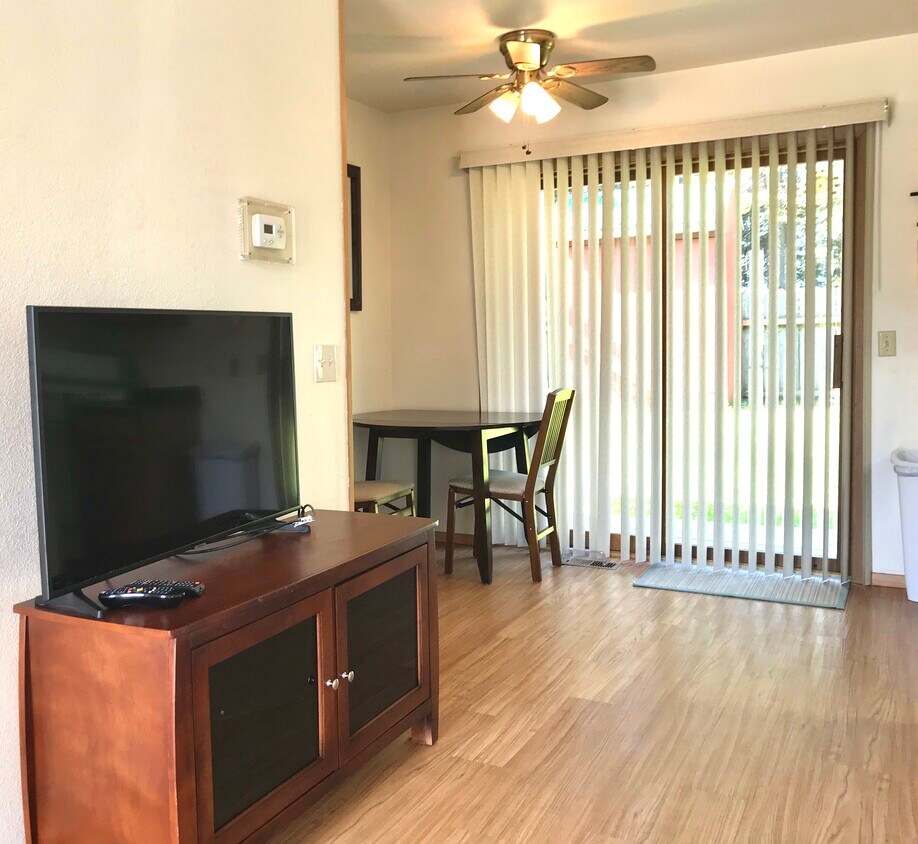 Foto principal - 130 Sprucewood Dr