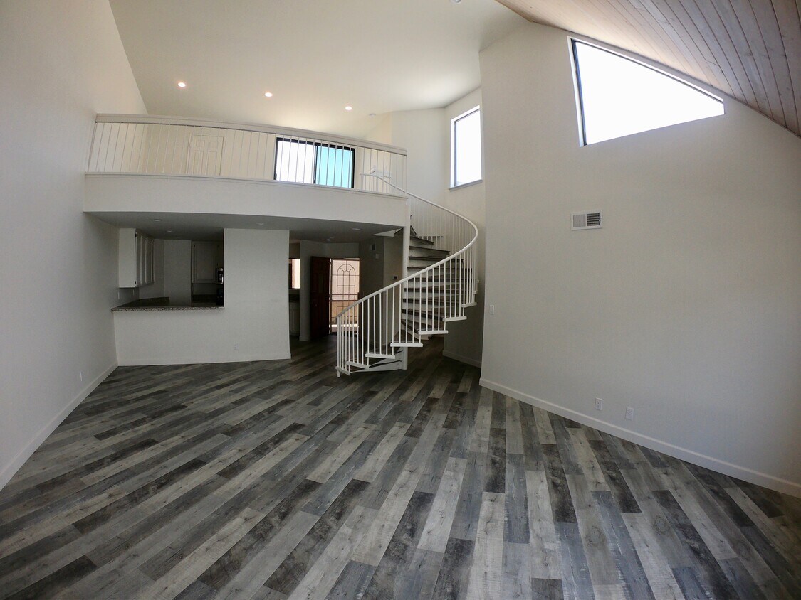 Primary Photo - 620 E Angeleno Ave