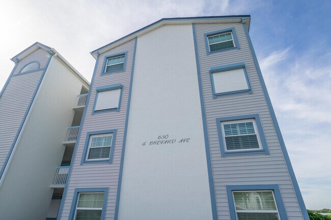 Building Photo - 630 S Brevard Ave