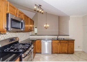 Building Photo - 6910 Brockington Dr