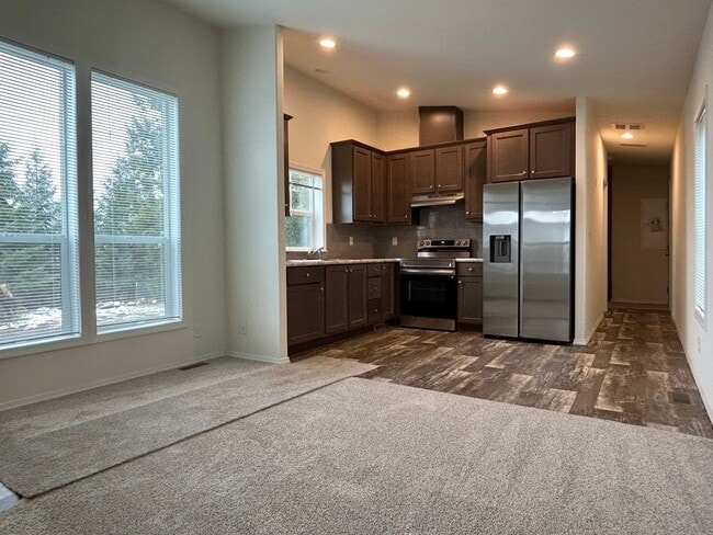 Building Photo - Powers Creek