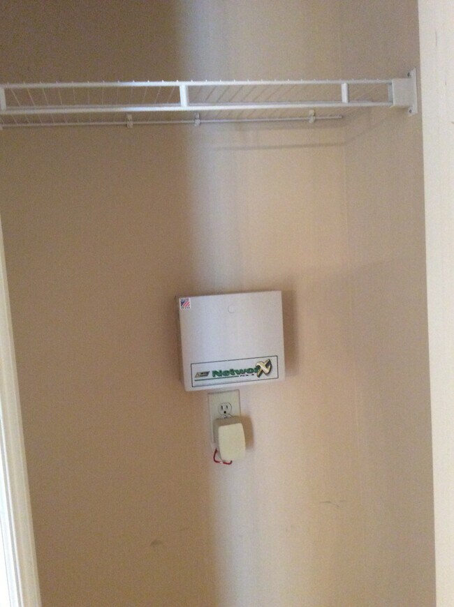 Foyer - Coat Closet - 400 E Bay St