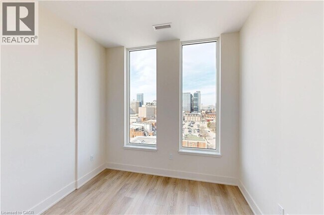 Building Photo - 212 King William St