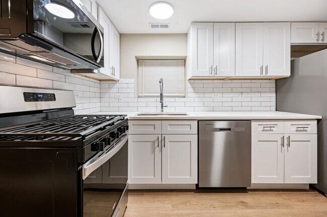 Foto del edificio - 2 bedroom in Chicago IL 60657