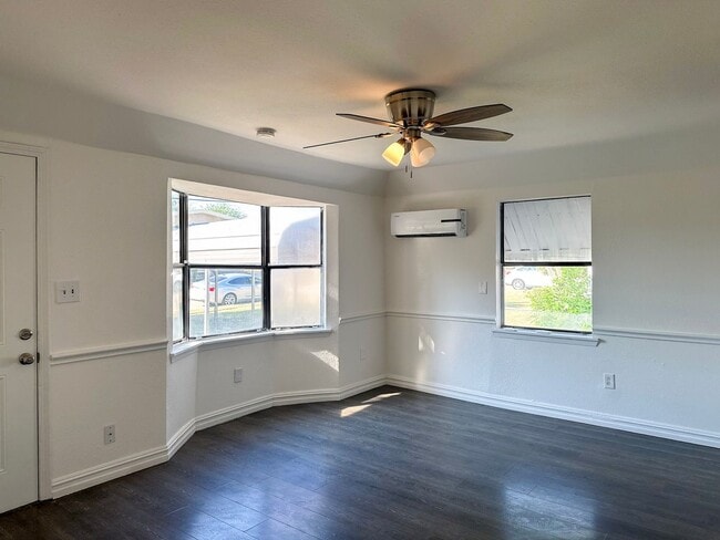 Foto del edificio - 3 bedroom / 2 bath