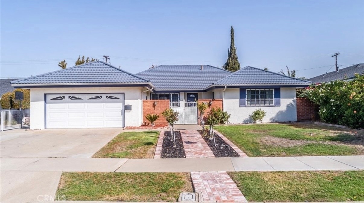 Foto principal - 1243 E Adams Ave