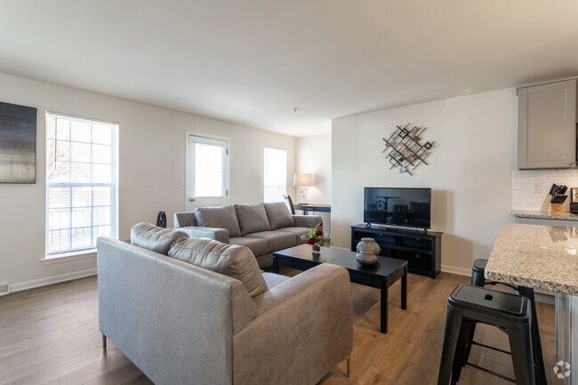 Living Area - Florin Hill Apartment Homes