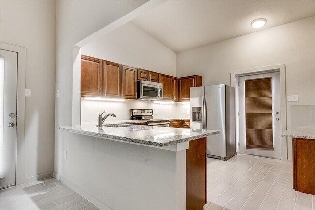 Foto del edificio - 6407 Hopkins Dr