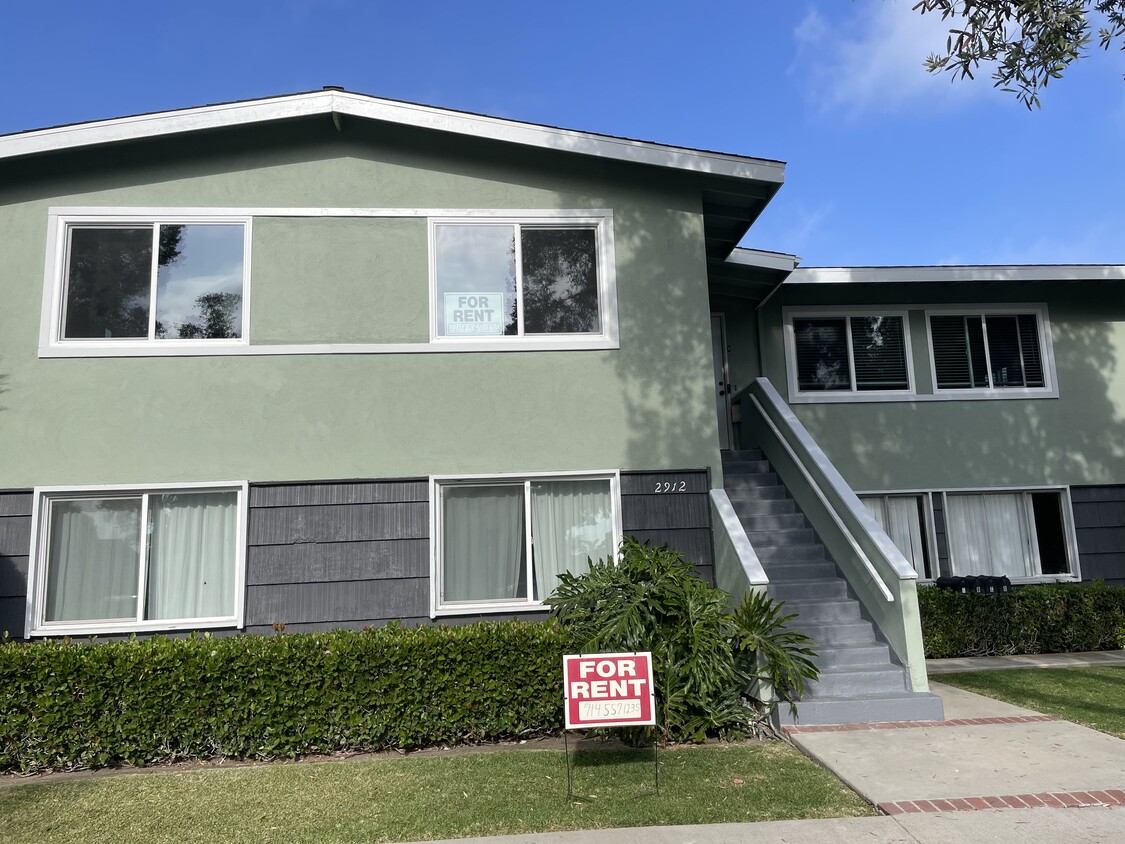 Upstairs unit with new windows; upper left - 2912 Peppertree Ln