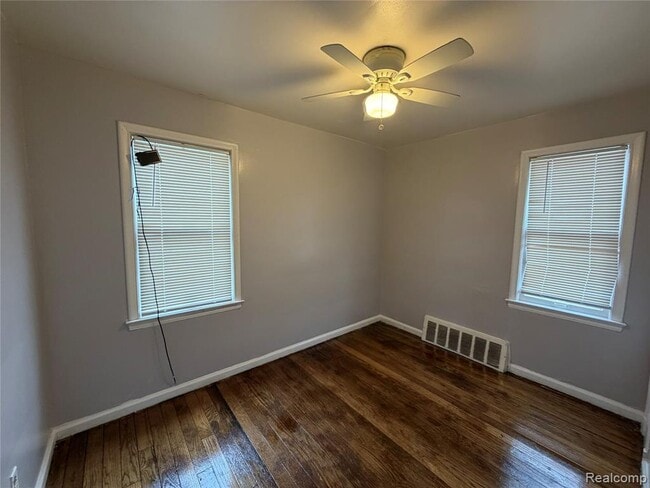 Foto del edificio - 7784 Mettetal St