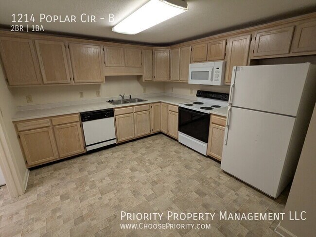 Foto del edificio - 1214 Poplar Cir
