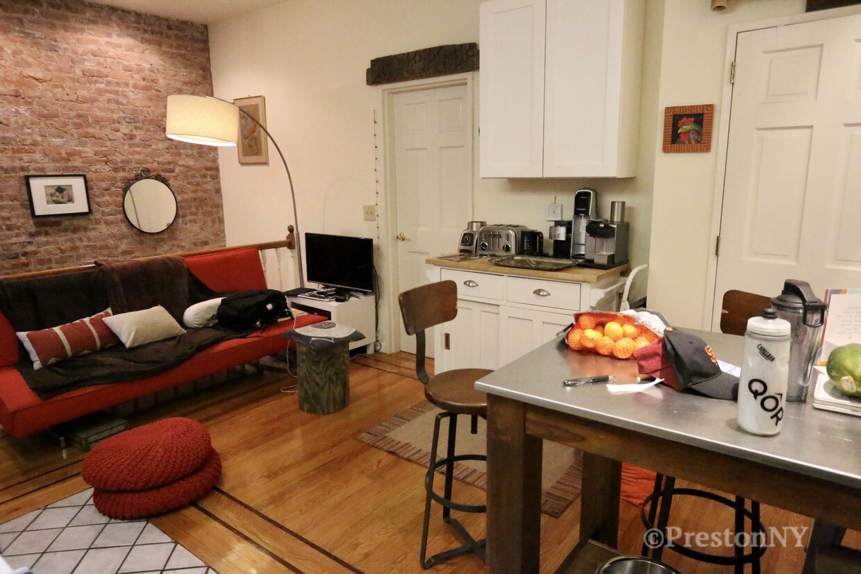 Primary Photo - 59 W 10th St