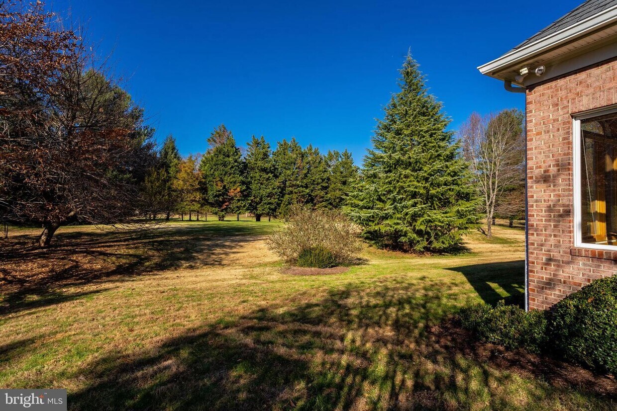 Foto principal - 9001 Saunders Ln