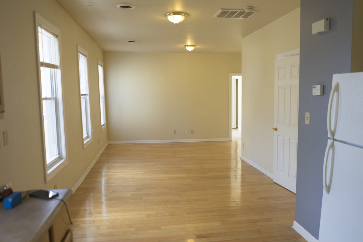 Looking to living room from kitchen - 724 E Center St