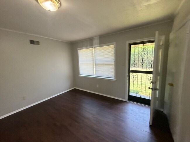 Foto del edificio - 4372 Deerland St