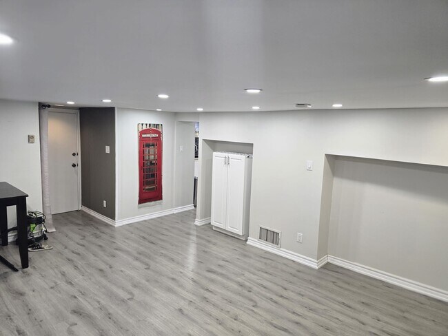 Photo du bâtiment - 46 Lippincott St W