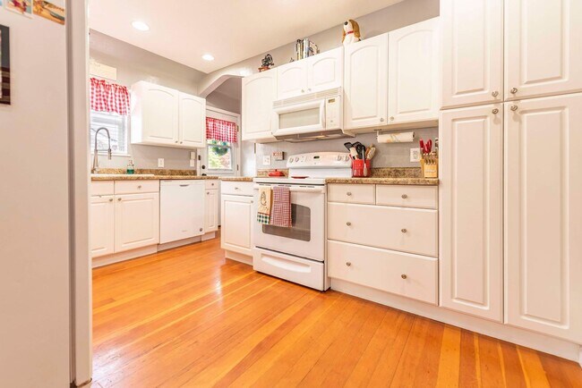 Foto del edificio - 3-Bedroom Bremerton Classic close to PSNS and Ferries