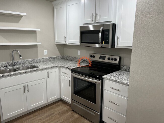 Foto del edificio - Brand new 2 bedroom 2 bath duplex