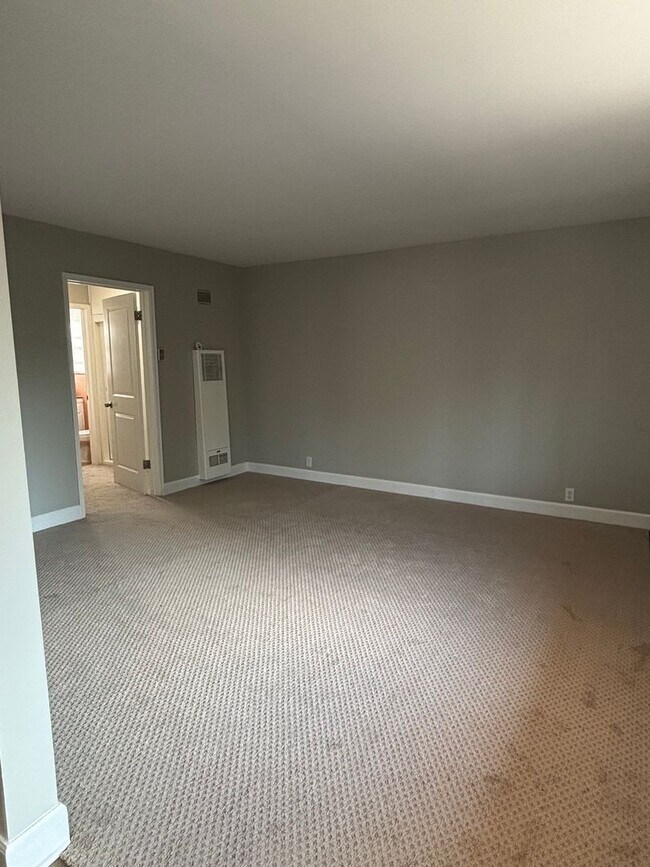 Foto del edificio - 1 Bedroom available now!