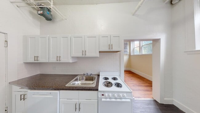 Building Photo - 99 Brainerd Rd