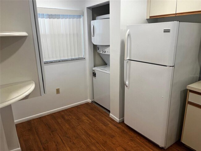 Foto del edificio - 800 Cove Cay Dr