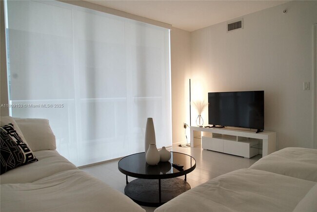 Foto del edificio - 347 N New River Dr E