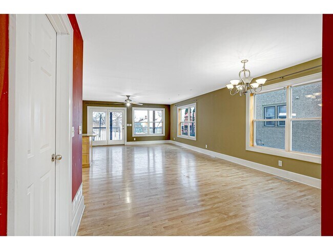 Building Photo - 310 6th St W