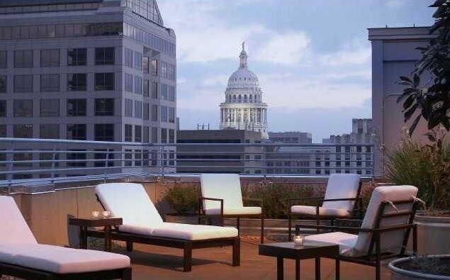 Foto del edificio - PRICE REDUCTION * Walkable * Downtown * Bi...