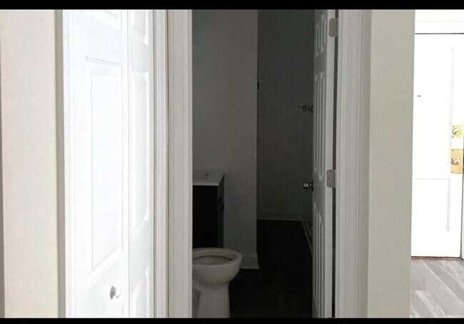 Building Photo - 1 bedroom in Chicago IL 60657