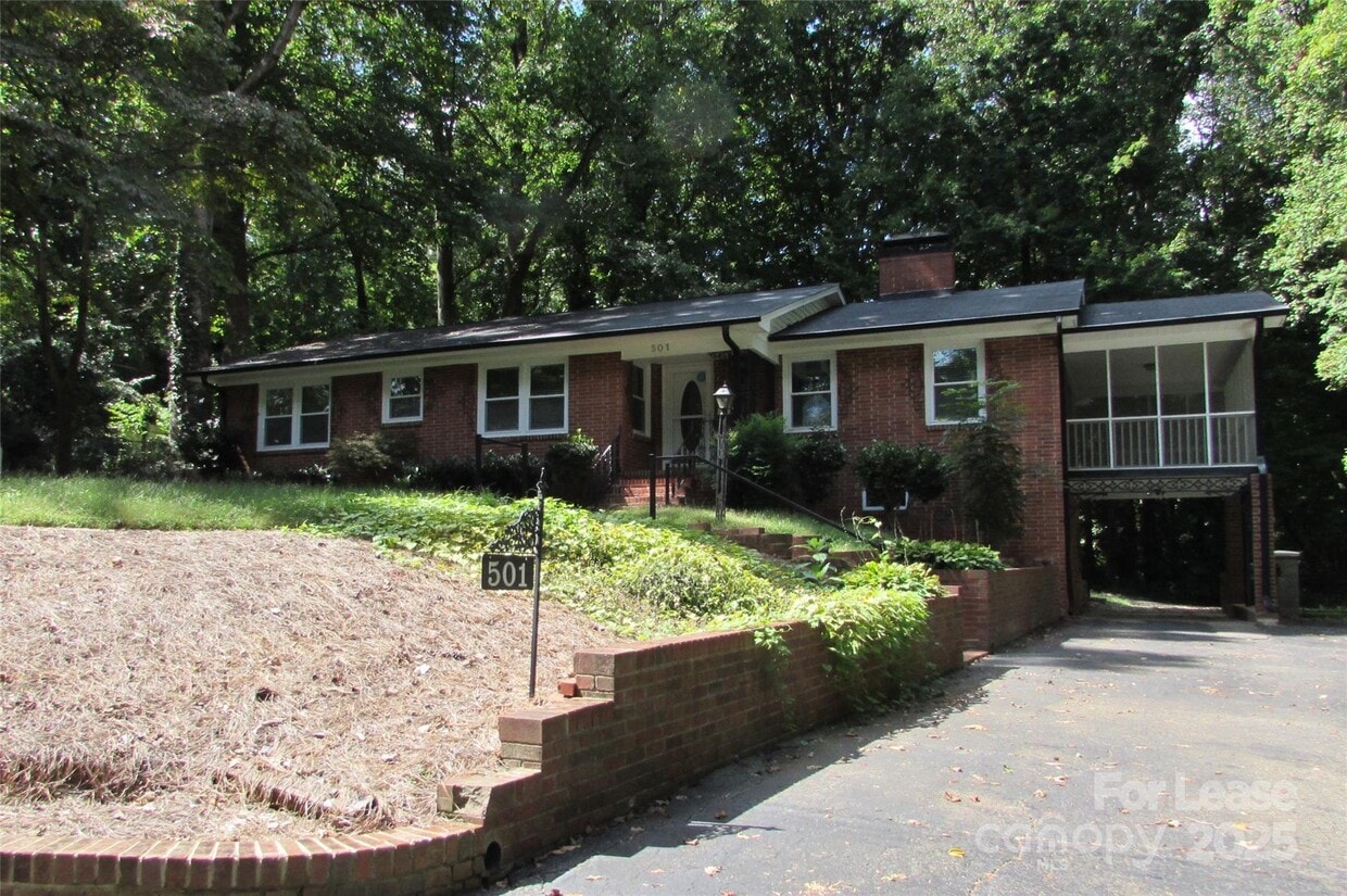 Foto principal - 501 Dunham Rd