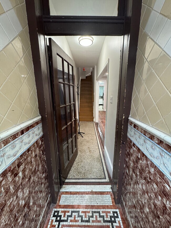 Foto del edificio - 2422 Brown St