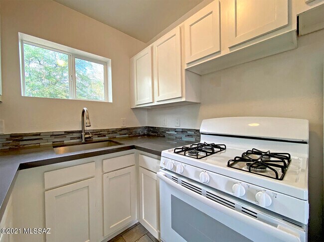 Foto del edificio - 4817 E 2nd St