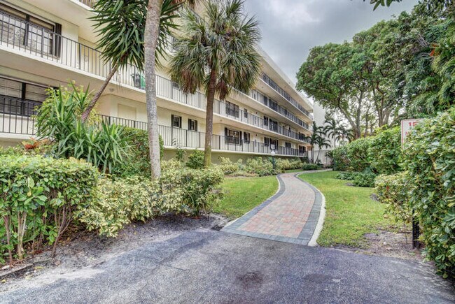 Building Photo - 277 N Ocean Blvd