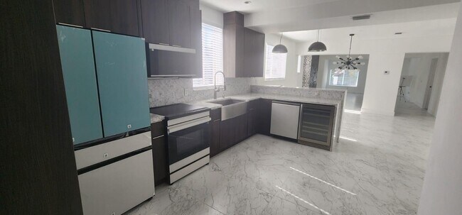 Foto del edificio - 136 NW 47th St