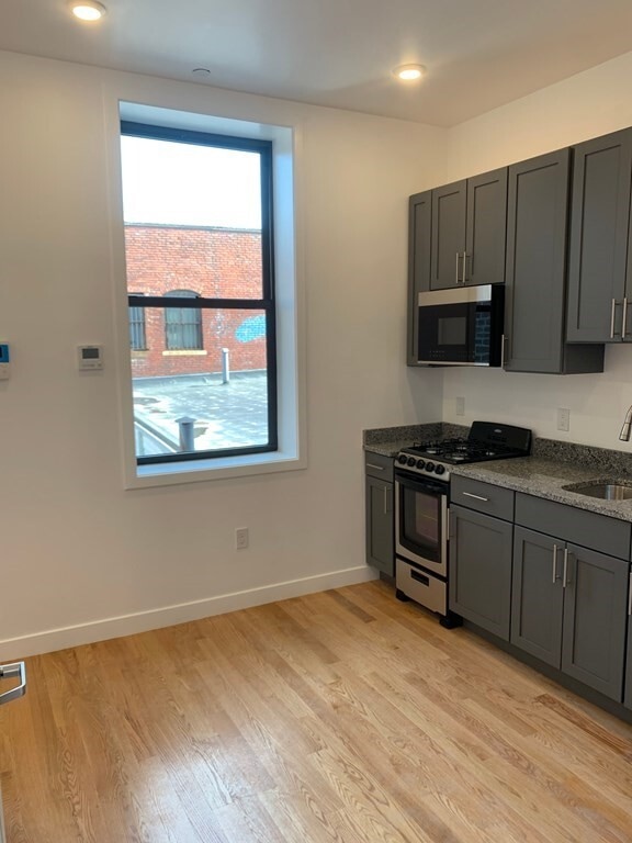 64 Market St Unit 302, Lynn, MA 01901 Room for Rent in Lynn, MA
