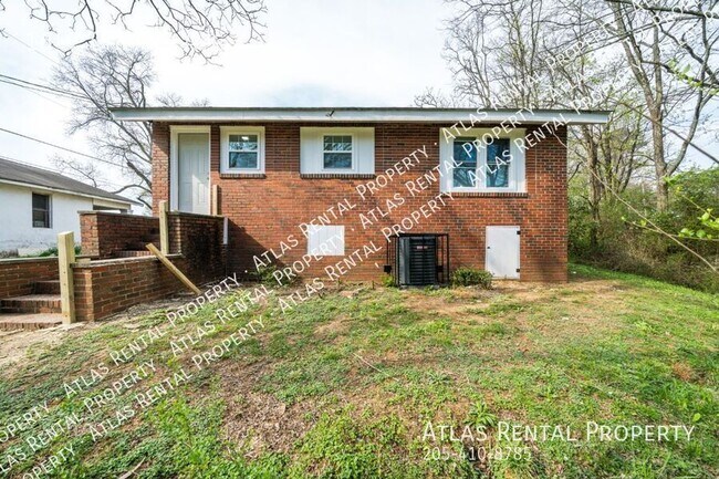 Building Photo - 1647 Cherry Ave