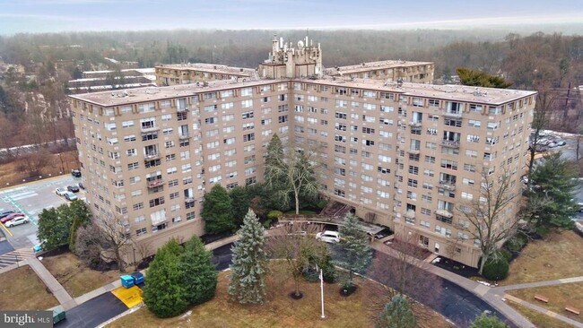 Foto del edificio - 1030 E Lancaster Ave
