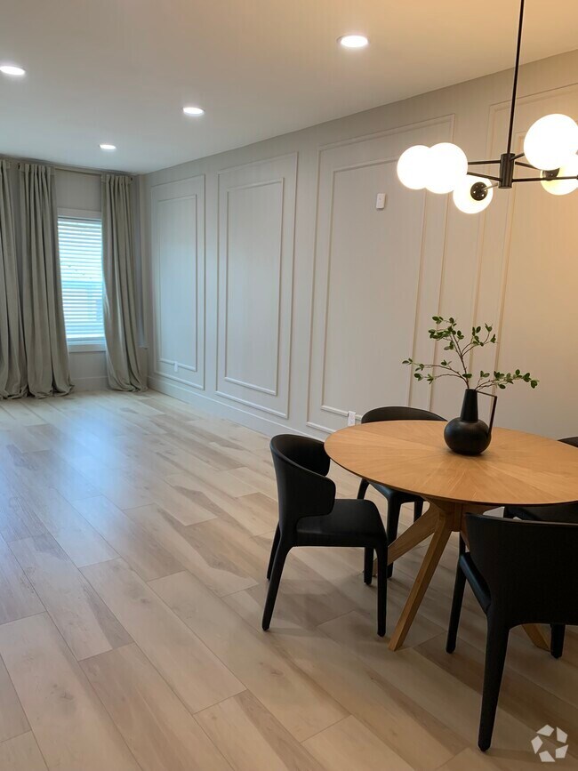 Riverside Gardens Apartments for Rent with Hardwood Floors