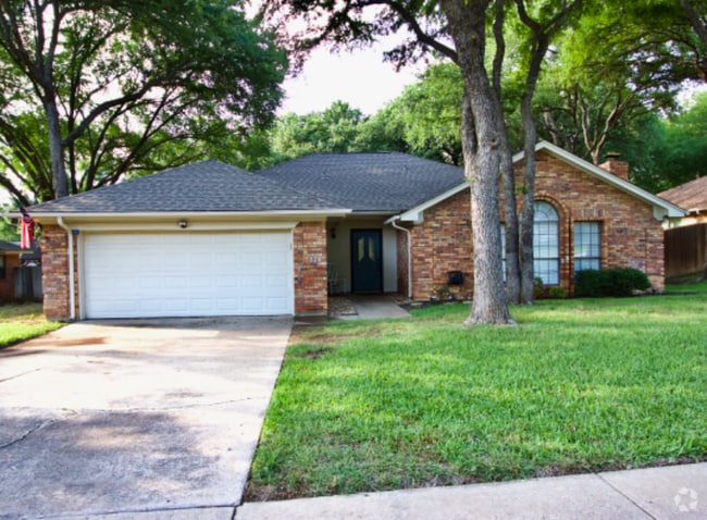 Building Photo - 320 Heneretta Dr