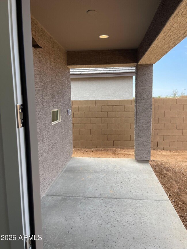 Foto del edificio - 16424 W Questa Dr