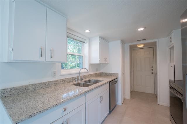 Building Photo - 732 N Boulevard Terrace
