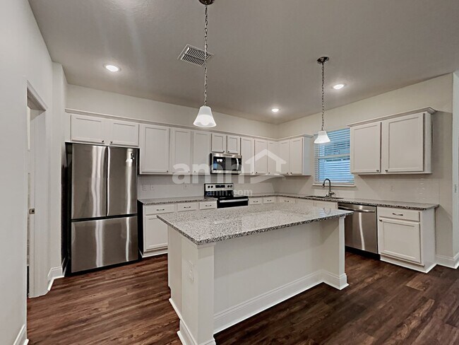 Building Photo - 716 Cyprus Ave