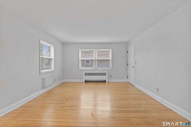 Building Photo - 110 Blachley Rd