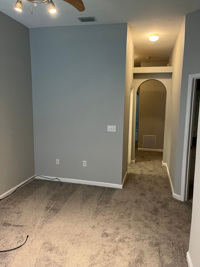 Building Photo - 580 Crystal Way