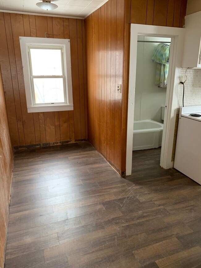 Dining nook - 218 S Lucas Ave