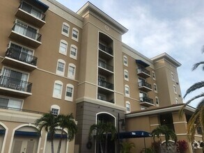 Building Photo - 1064 N Tamiami Trl