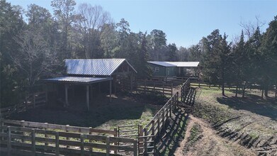 Building Photo - 10621 Parker Dr