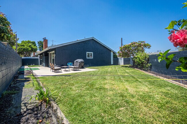 Foto del edificio - 15634 Wharff Ln