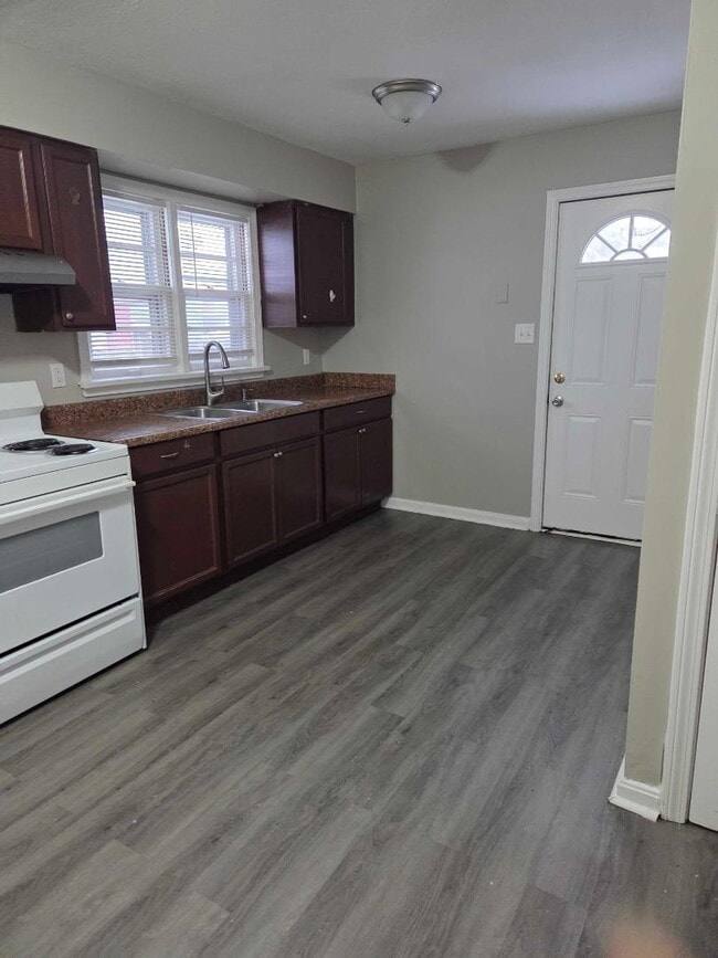 Foto del edificio - 4178 Churchman Ave