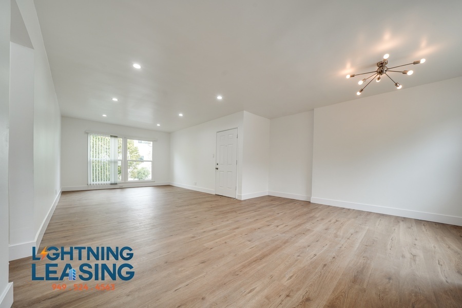 Primary Photo - Stylish and Modern 1-Bedroom Gem in Van Nuys